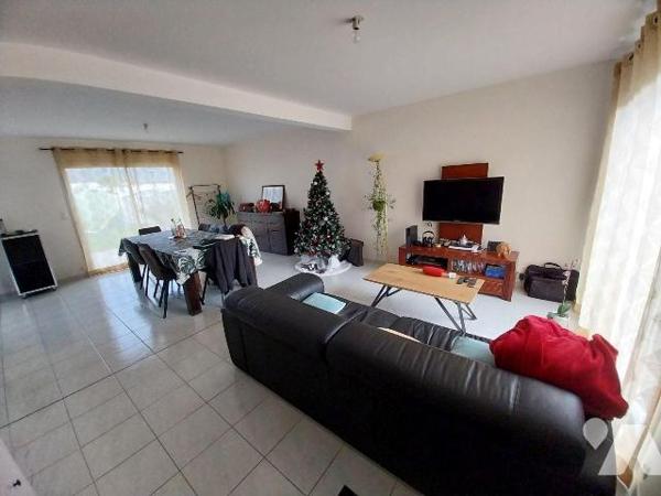 Maison à Vendre à Vitré (35500) en Ille-et-Vilaine (35)

Quartier SUD de VITRE, maison foncti...