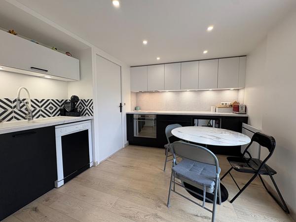 Vente                                                      Maison
                        
                     3 pièces                      63 m2                     à Villejust