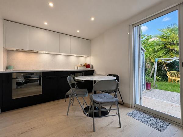 Vente                                                      Maison
                        
                     3 pièces                      63 m2                     à Villejust