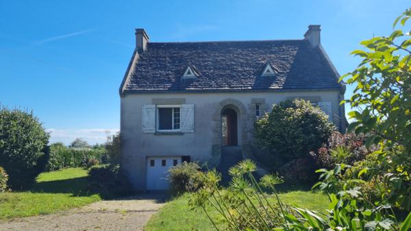 Un cadre paisible, une petite vue mer et une belle exposition plein sud à deux pas du centre de Crozon