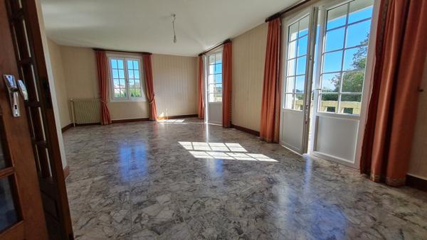 Un cadre paisible, une petite vue mer et une belle exposition plein sud à deux pas du centre de Crozon
