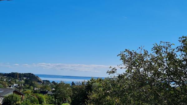Un cadre paisible, une petite vue mer et une belle exposition plein sud à deux pas du centre de Crozon