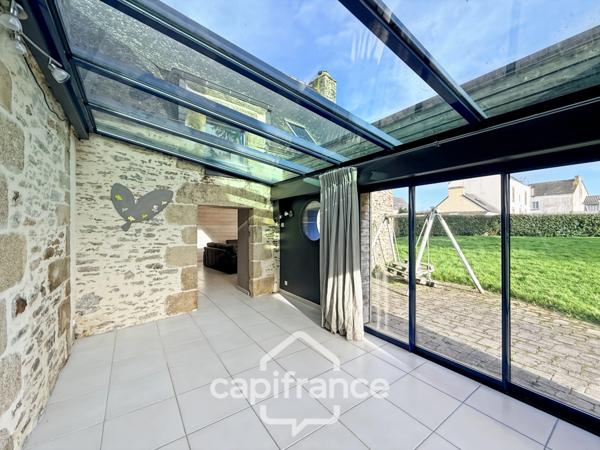 Maison en pierre rénovée – 300 m² habitables – 10 pièces – Terrain 2 800 m² – Réguiny – Garage – Vie de plain-pied