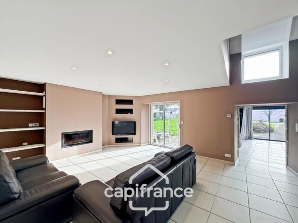 Maison en pierre rénovée – 300 m² habitables – 10 pièces – Terrain 2 800 m² – Réguiny – Garage – Vie de plain-pied