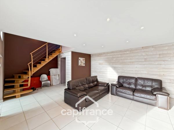 Maison en pierre rénovée – 300 m² habitables – 10 pièces – Terrain 2 800 m² – Réguiny – Garage – Vie de plain-pied