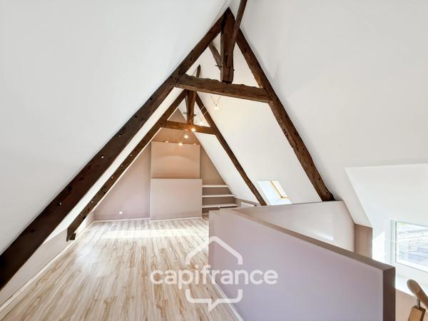 Maison en pierre rénovée – 300 m² habitables – 10 pièces – Terrain 2 800 m² – Réguiny – Garage – Vie de plain-pied