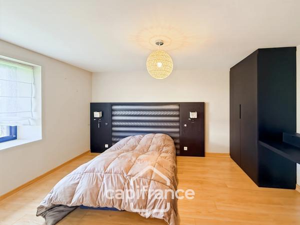 Maison en pierre rénovée – 300 m² habitables – 10 pièces – Terrain 2 800 m² – Réguiny – Garage – Vie de plain-pied