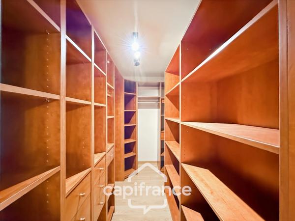 Maison en pierre rénovée – 300 m² habitables – 10 pièces – Terrain 2 800 m² – Réguiny – Garage – Vie de plain-pied