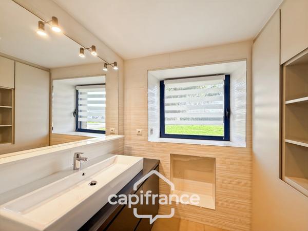 Maison en pierre rénovée – 300 m² habitables – 10 pièces – Terrain 2 800 m² – Réguiny – Garage – Vie de plain-pied