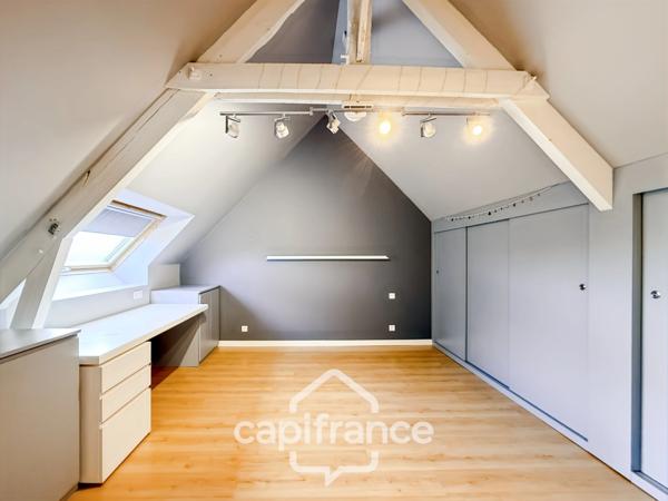 Maison en pierre rénovée – 300 m² habitables – 10 pièces – Terrain 2 800 m² – Réguiny – Garage – Vie de plain-pied