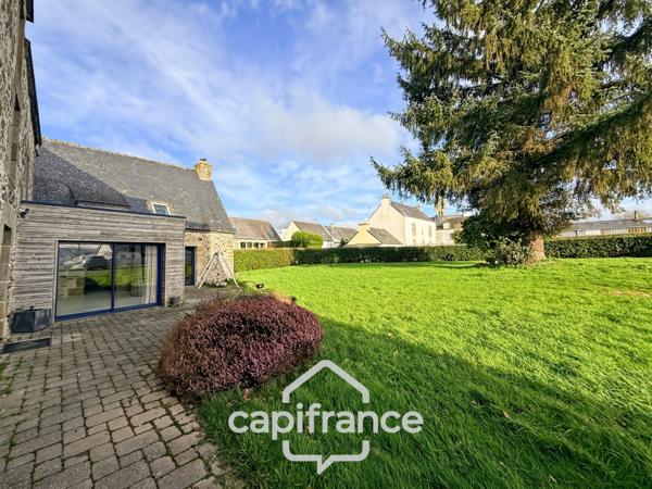 Maison en pierre rénovée – 300 m² habitables – 10 pièces – Terrain 2 800 m² – Réguiny – Garage – Vie de plain-pied