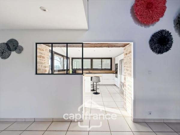 Maison en pierre rénovée – 300 m² habitables – 10 pièces – Terrain 2 800 m² – Réguiny – Garage – Vie de plain-pied