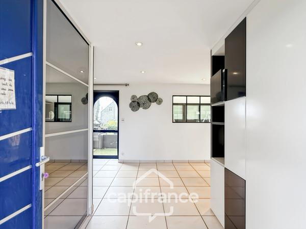 Maison en pierre rénovée – 300 m² habitables – 10 pièces – Terrain 2 800 m² – Réguiny – Garage – Vie de plain-pied