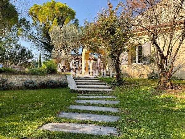 Ensemble immobilier avec villa principale de 192m² piscine sur parcelle de 2000 m² Althen des Paluds