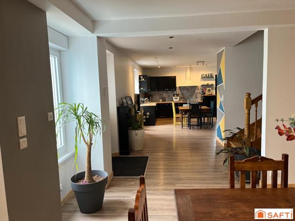 Demeure bourgeoise avec dépendance et garage