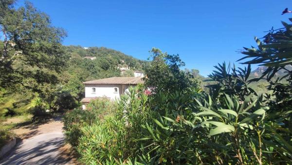 Maison à vendre    6 pièces •  Les Adrets-de-l'Estérel