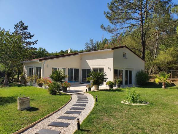 Charmante maison avec piscine intérieure