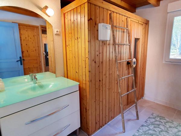 Charmante maison avec piscine intérieure