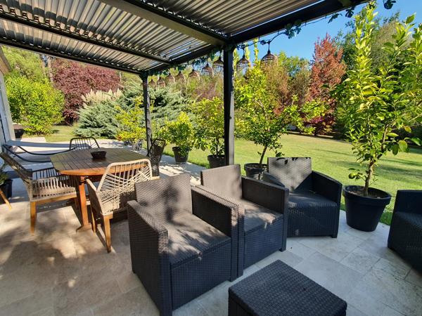 Charmante maison avec piscine intérieure