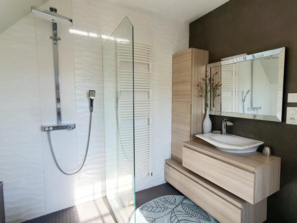 Charmante maison avec piscine intérieure