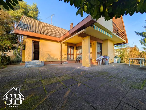 Hégenheim (68220) Ajoutez votre touche dans cette charmante maison et profitez de son bel extérieur.