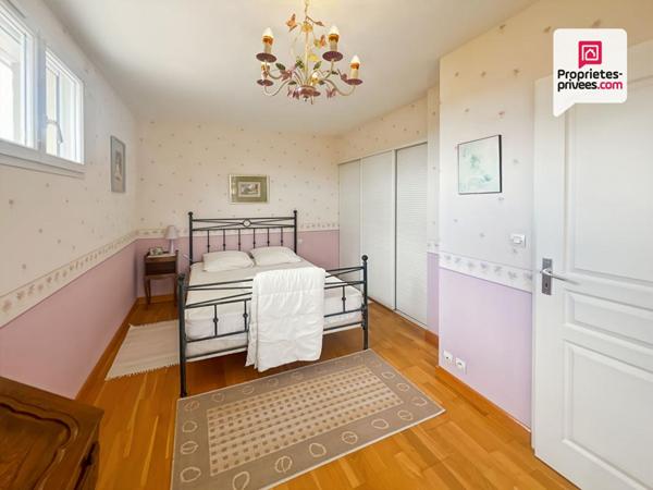 Maison 221m2 - 5 chambres - double garage - jardin