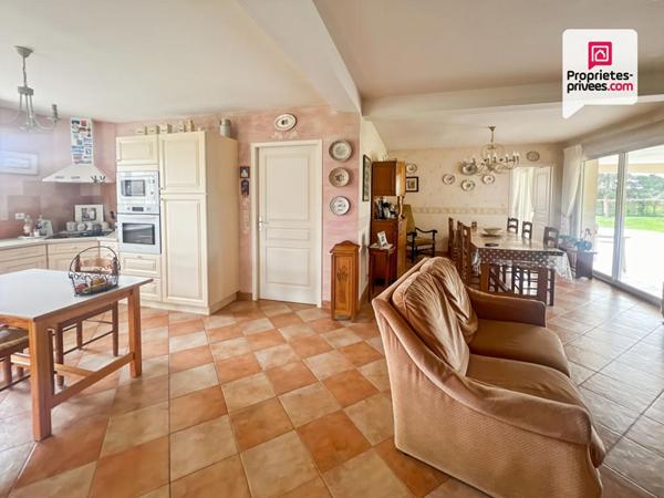 Maison 221m2 - 5 chambres - double garage - jardin