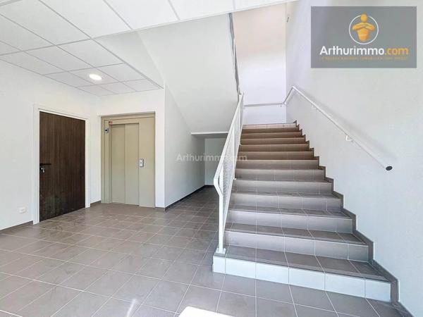 Location Bureau 1 pièces 150 m2 à Bourgoin-Jallieu