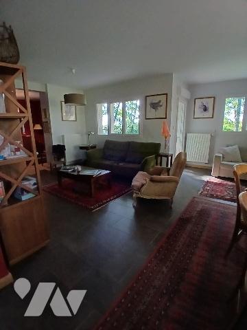 Maison d'habitation sur  beau parc clos et arboré
