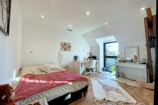 Maison familiale d'exception T10 de 414,18 m² surface au sol / 332 m2 habitables Terrain 4 192 m² belles prestations-Bréal sous Monfort