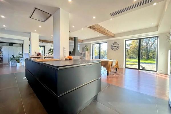 Maison familiale d'exception T10 de 414,18 m² surface au sol / 332 m2 habitables Terrain 4 192 m² belles prestations-Bréal sous Monfort