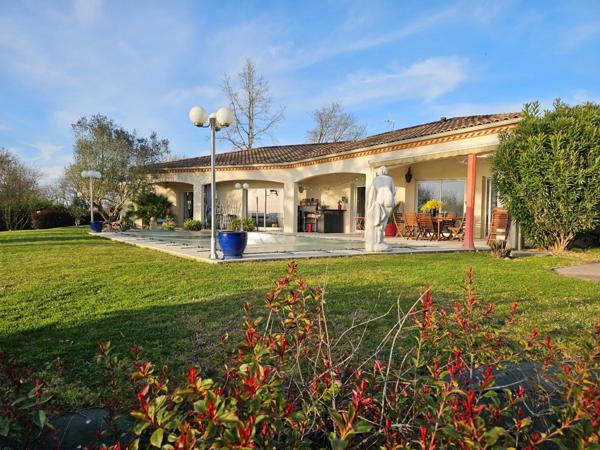 Maison de plain-pied 4 chambres, piscine, cadre naturel privilégié