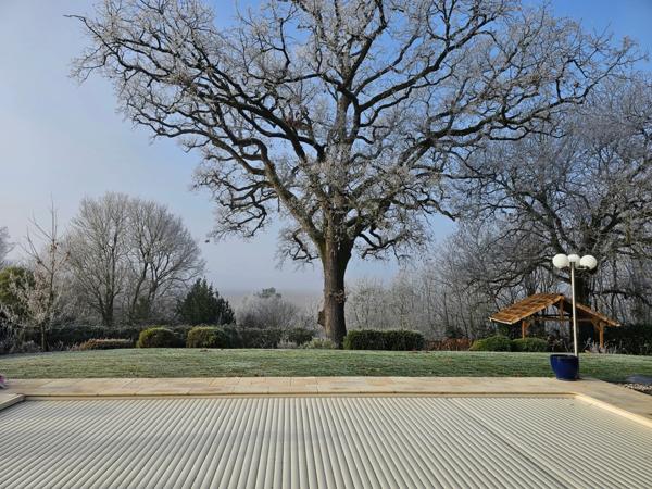 Maison de plain-pied 4 chambres, piscine, cadre naturel privilégié