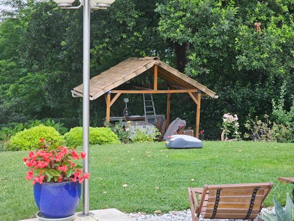 Maison de plain-pied 4 chambres, piscine, cadre naturel privilégié