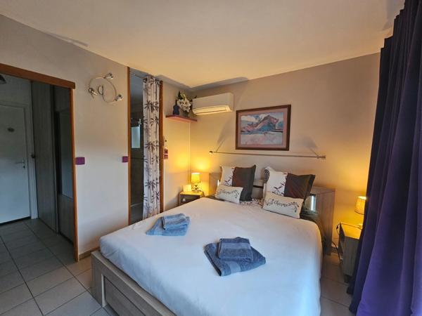 Maison de plain-pied 4 chambres, piscine, cadre naturel privilégié