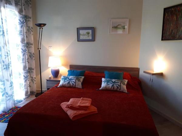 Maison de plain-pied 4 chambres, piscine, cadre naturel privilégié