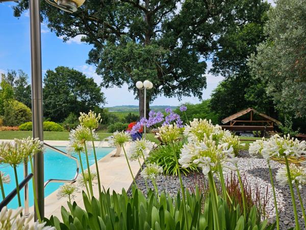 Maison de plain-pied 4 chambres, piscine, cadre naturel privilégié
