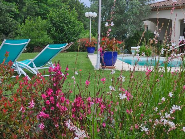 Maison de plain-pied 4 chambres, piscine, cadre naturel privilégié