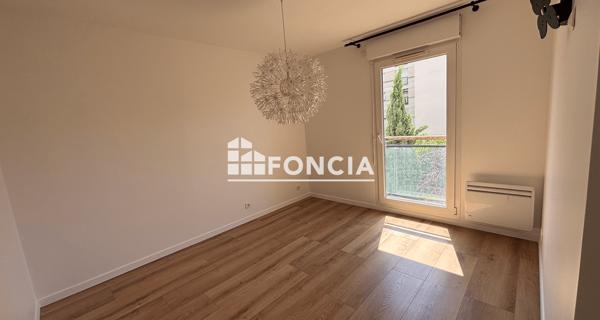 Location Appartement 4 pièces 102.12 m² - Courbevoie 92400