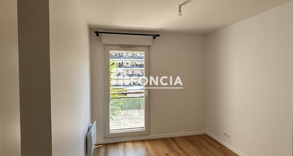 Location Appartement 4 pièces 102.12 m² - Courbevoie 92400