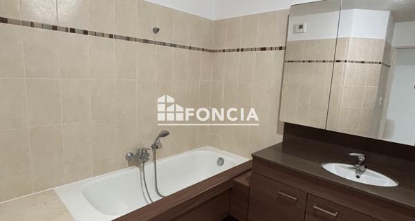 Location Appartement 4 pièces 102.12 m² - Courbevoie 92400
