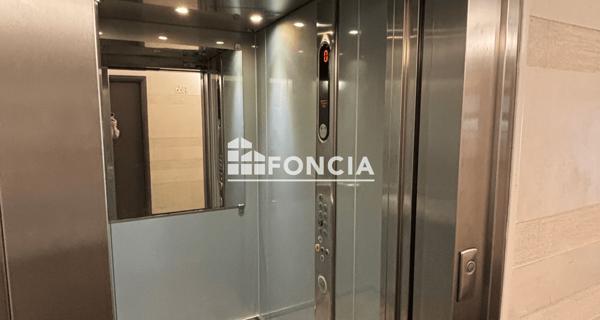 Location Appartement 4 pièces 102.12 m² - Courbevoie 92400