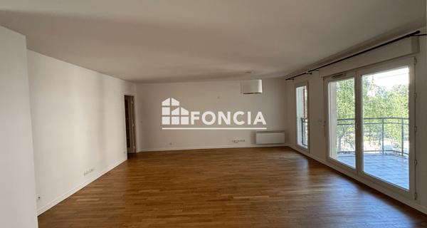Location Appartement 4 pièces 102.12 m² - Courbevoie 92400
