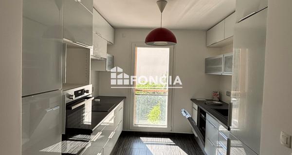 Location Appartement 4 pièces 102.12 m² - Courbevoie 92400