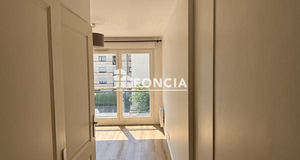 Location Appartement 4 pièces 102.12 m² - Courbevoie 92400