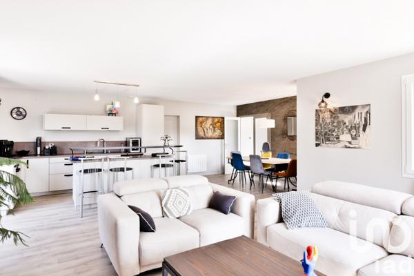 House for sale 5 rooms 122 m² Mauzé-sur-le-Mignon