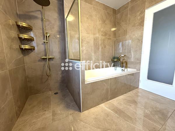 Maison 8 pièces - 320 m²