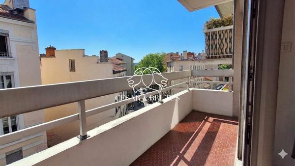 Appartement Lumineux et Spacieux en Étage Élevé