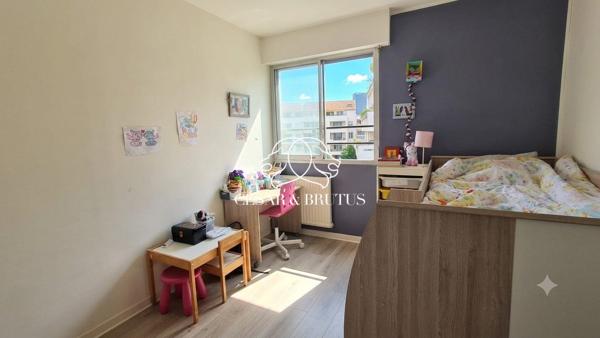 Appartement Lumineux et Spacieux en Étage Élevé