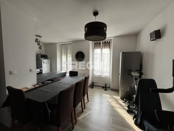 Nemours (77140) Immeuble de 3 appartements avec jardin.